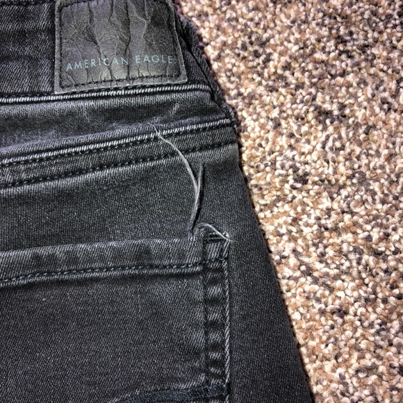 Women’s American Eagle Black Ripped Jeans 4 Short - Picture 7 of 7